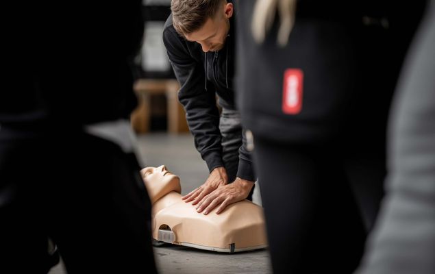 next safety group - HLR med hjärtstartare